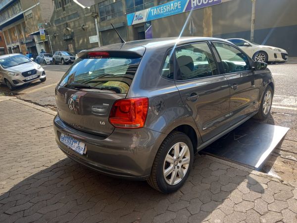 2012-Volkswagen-Polo-16-Comfortline-5-dr image:6