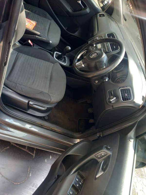 2012-Volkswagen-Polo-16-Comfortline-5-dr image:8