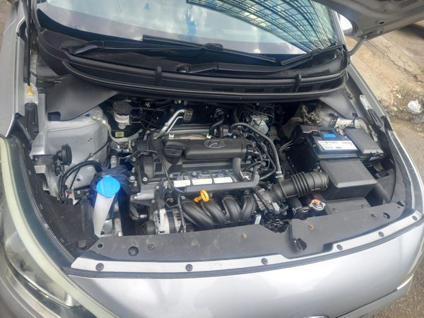 2017-Hyundai-i20-14-Fluid image:9