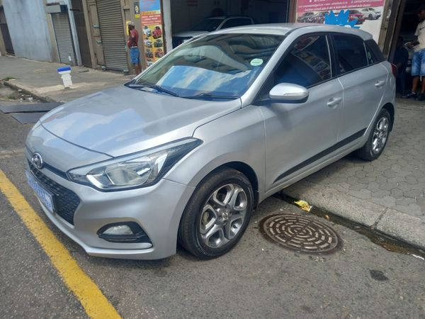 2017-Hyundai-i20-14-Fluid image:3