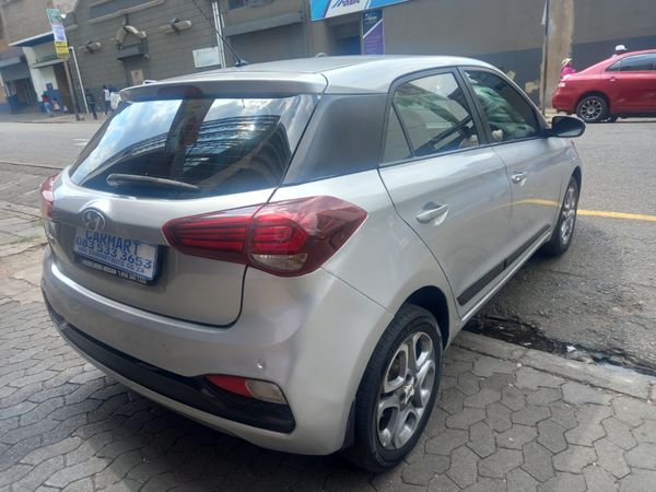 2017-Hyundai-i20-14-Fluid image:4