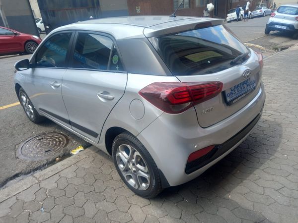 2017-Hyundai-i20-14-Fluid image:6