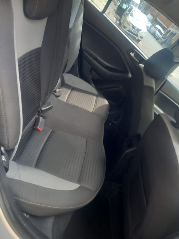 2017-Hyundai-i20-14-Fluid image:8