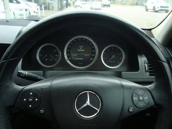 2010-Mercedes-Benz-C-Class-C-180-CGI-BE-Classic-Auto image:9