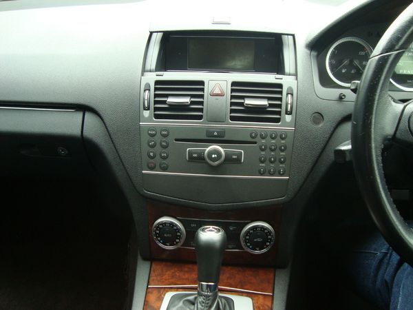 2010-Mercedes-Benz-C-Class-C-180-CGI-BE-Classic-Auto image:10