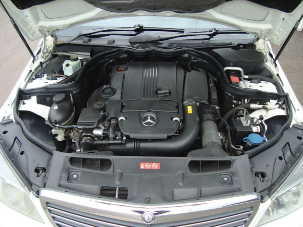 2010-Mercedes-Benz-C-Class-C-180-CGI-BE-Classic-Auto image:11