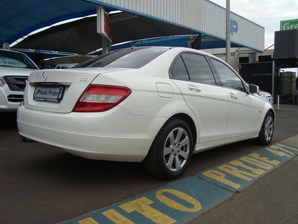 2010-Mercedes-Benz-C-Class-C-180-CGI-BE-Classic-Auto image:3