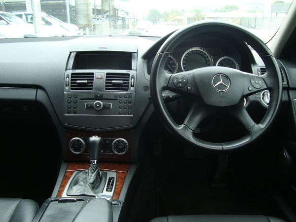 2010-Mercedes-Benz-C-Class-C-180-CGI-BE-Classic-Auto image:7