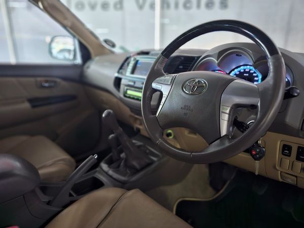 2012-Toyota-Fortuner-30-D-4D-4x4 image:9