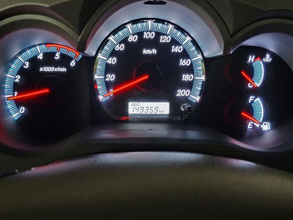 2012-Toyota-Fortuner-30-D-4D-4x4 image:11