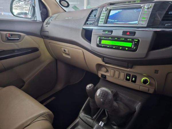 2012-Toyota-Fortuner-30-D-4D-4x4 image:12