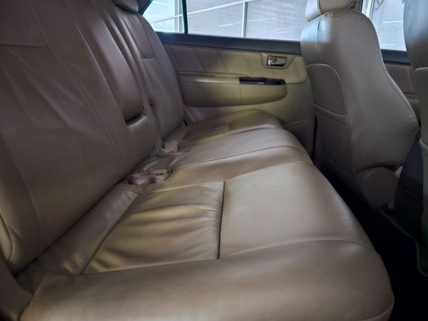 2012-Toyota-Fortuner-30-D-4D-4x4 image:6