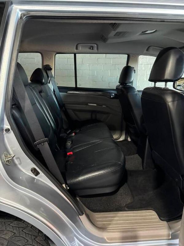 2014-Mitsubishi-Pajero-Sport-25D-4x4-Auto image:9