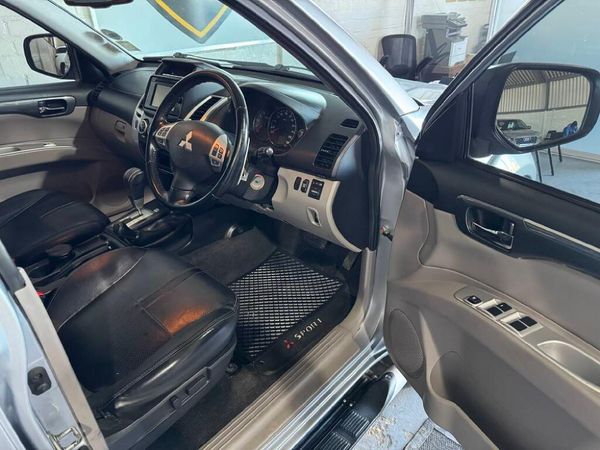 2014-Mitsubishi-Pajero-Sport-25D-4x4-Auto image:15