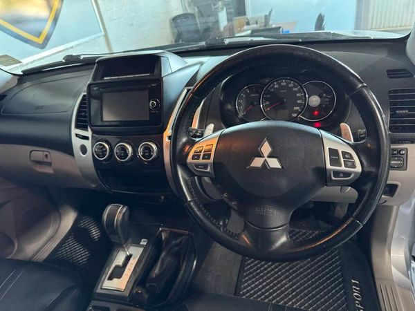 2014-Mitsubishi-Pajero-Sport-25D-4x4-Auto image:16