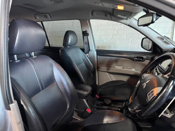 2014-Mitsubishi-Pajero-Sport-25D-4x4-Auto image:17