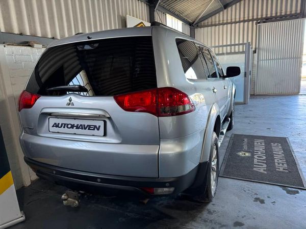 2014-Mitsubishi-Pajero-Sport-25D-4x4-Auto image:5