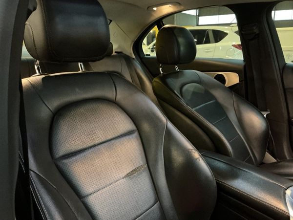 2015-Mercedes-Benz-C-Class-C-220-Bluetec-Auto image:12