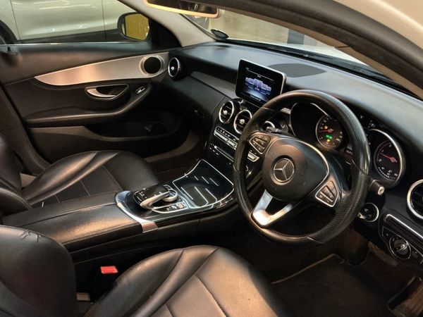 2015-Mercedes-Benz-C-Class-C-220-Bluetec-Auto image:13