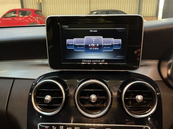 2015-Mercedes-Benz-C-Class-C-220-Bluetec-Auto image:17