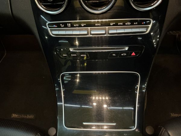 2015-Mercedes-Benz-C-Class-C-220-Bluetec-Auto image:18
