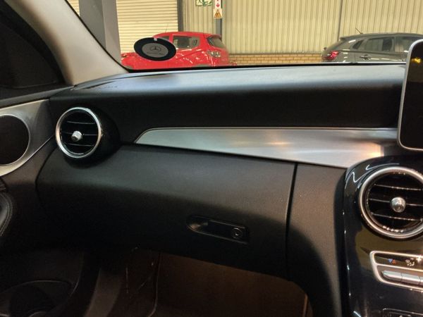 2015-Mercedes-Benz-C-Class-C-220-Bluetec-Auto image:20