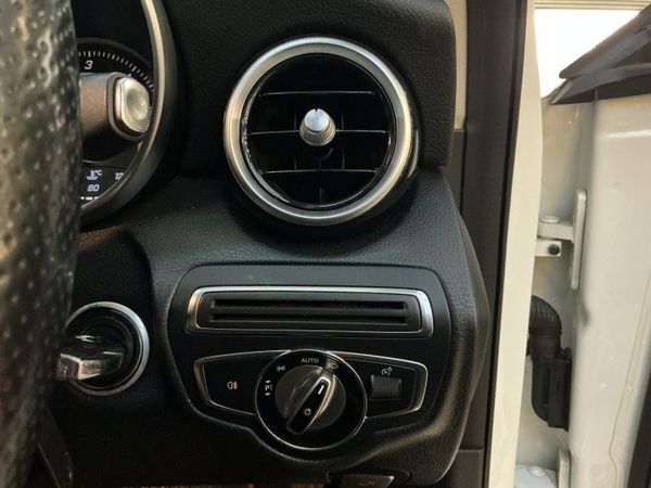 2015-Mercedes-Benz-C-Class-C-220-Bluetec-Auto image:21