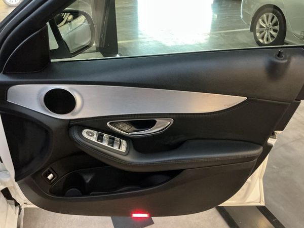 2015-Mercedes-Benz-C-Class-C-220-Bluetec-Auto image:22