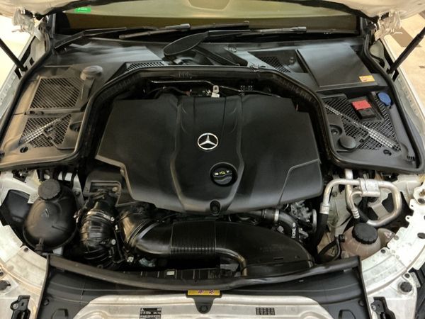 2015-Mercedes-Benz-C-Class-C-220-Bluetec-Auto image:24