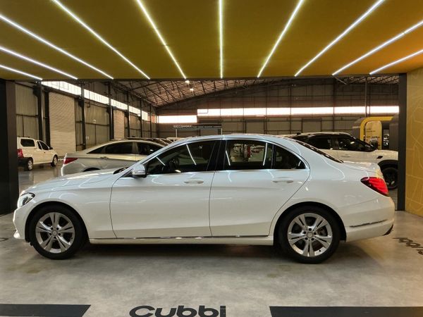 2015-Mercedes-Benz-C-Class-C-220-Bluetec-Auto image:3