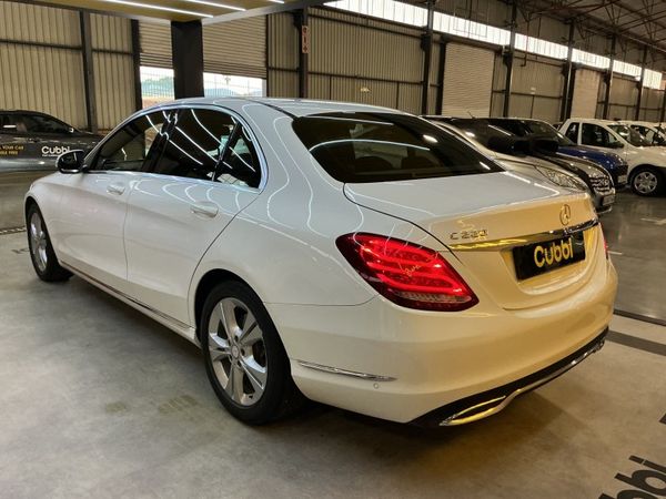 2015-Mercedes-Benz-C-Class-C-220-Bluetec-Auto image:4