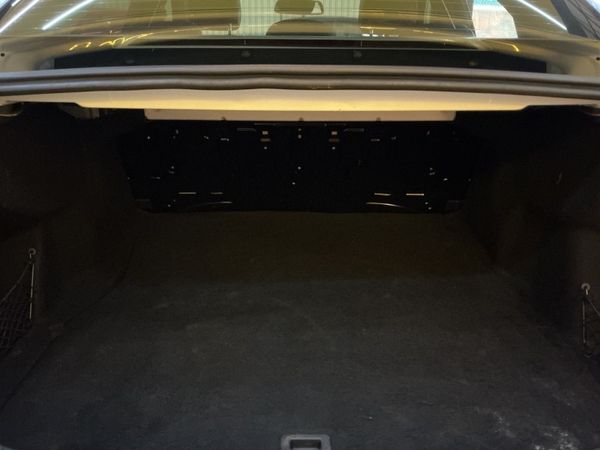 2015-Mercedes-Benz-C-Class-C-220-Bluetec-Auto image:6
