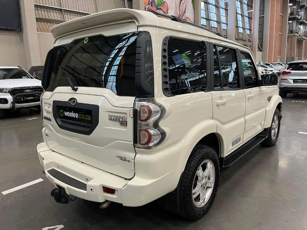 2017-Mahindra-Scorpio-22-mHawk-4x4-8-seat-S10 image:6