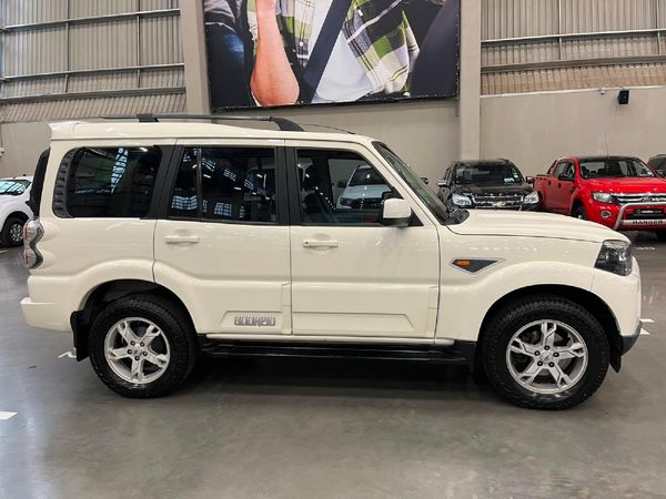 2017-Mahindra-Scorpio-22-mHawk-4x4-8-seat-S10 image:7