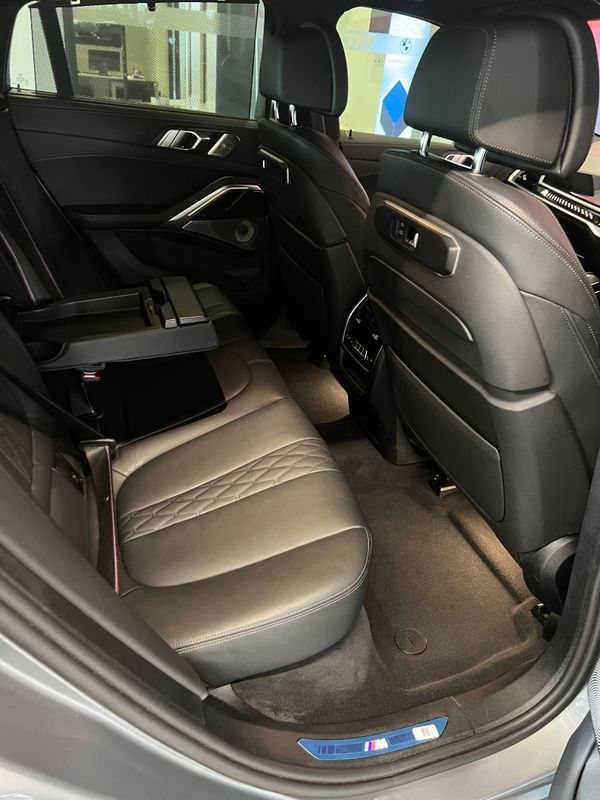 2025-BMW-X6-xDrive30d-M-Sport image:11