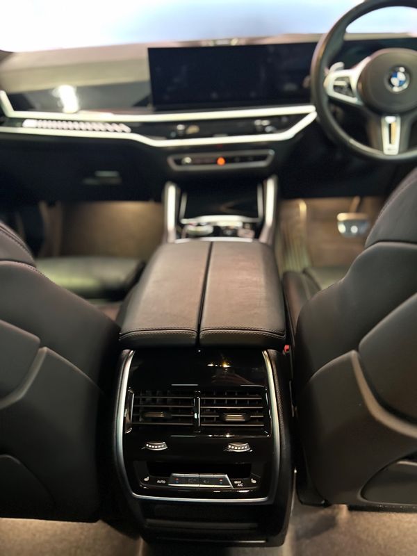 2025-BMW-X6-xDrive30d-M-Sport image:13