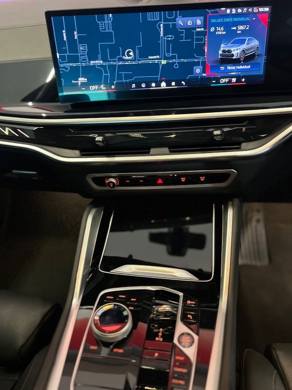2025-BMW-X6-xDrive30d-M-Sport image:19