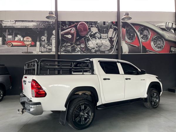 2022-Toyota-Hilux-24-GD-6-Raider-4x4-Double-Cab image:4