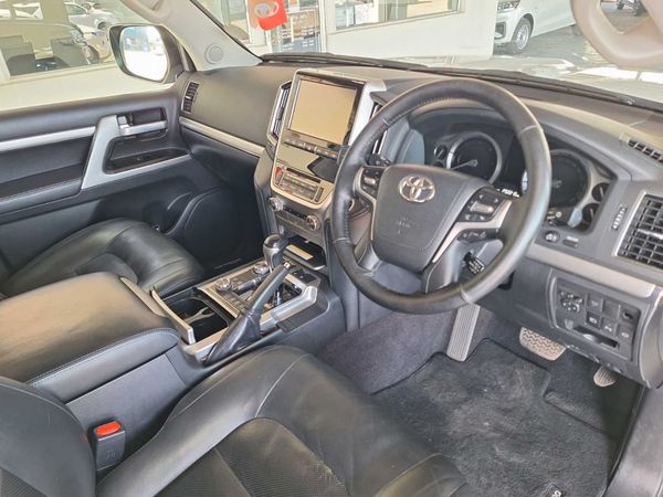 2015-Toyota-Land-Cruiser-200-45-D-V8-VX-Auto image:10