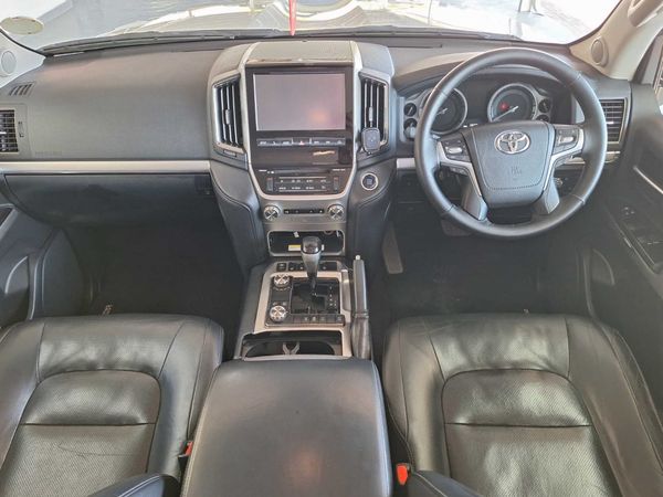2015-Toyota-Land-Cruiser-200-45-D-V8-VX-Auto image:8