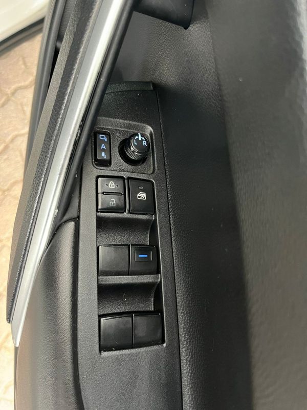 2023-Toyota-Corolla-Cross-18-XR image:18