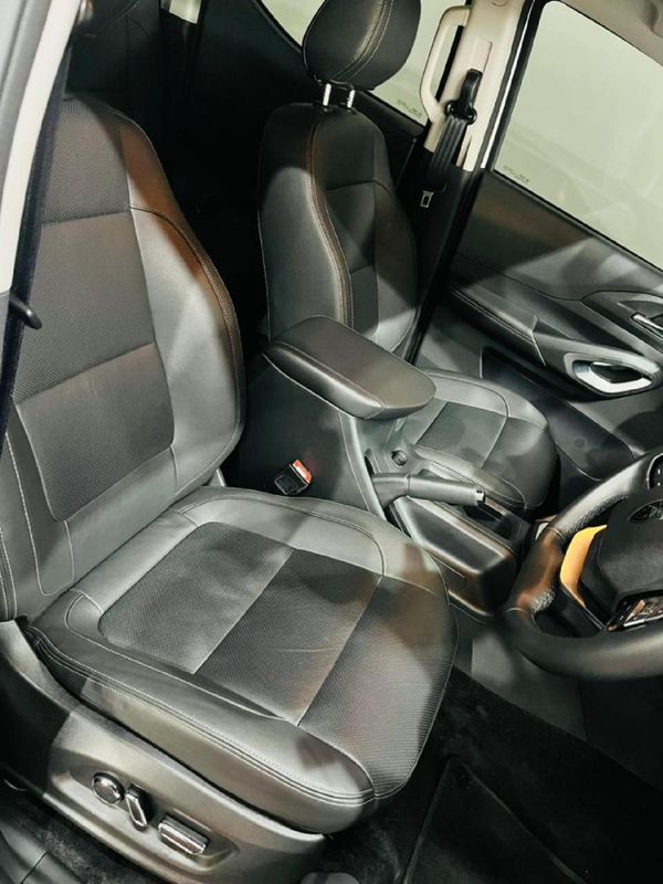2025-Peugeot-Landtrek-19D-4Action-4x4-Double-Cab-Auto image:18