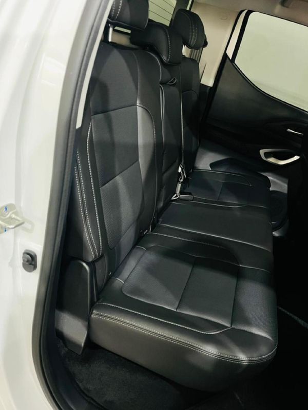 2025-Peugeot-Landtrek-19D-4Action-4x4-Double-Cab-Auto image:19