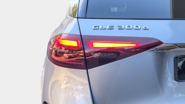 2026-Mercedes-Benz-GLE-300d-4Matic image:18