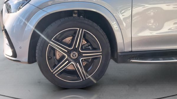 2026-Mercedes-Benz-GLE-300d-4Matic image:4