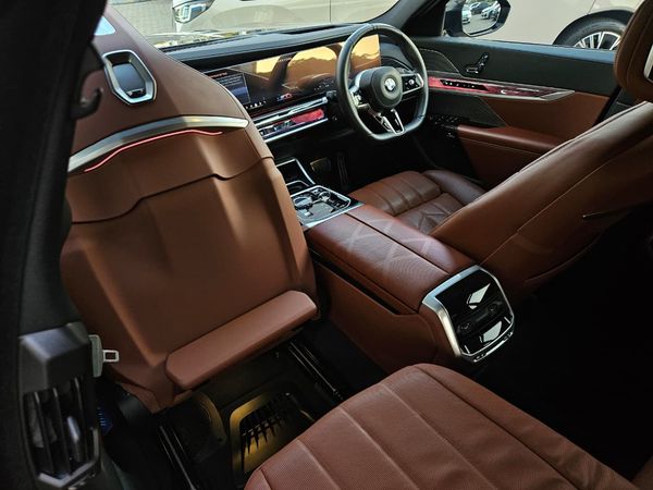 2024-BMW-7-Series-740i-M-Sport image:24