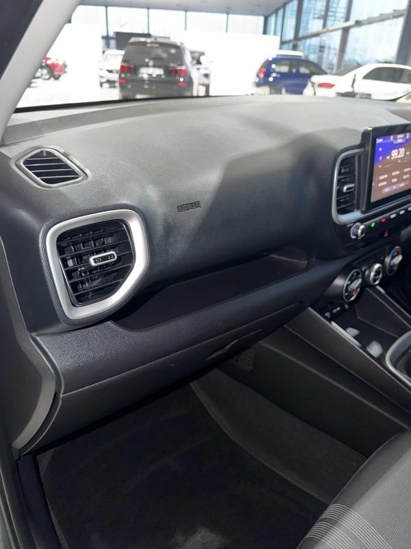 2021-Hyundai-Venue-12-Motion image:17