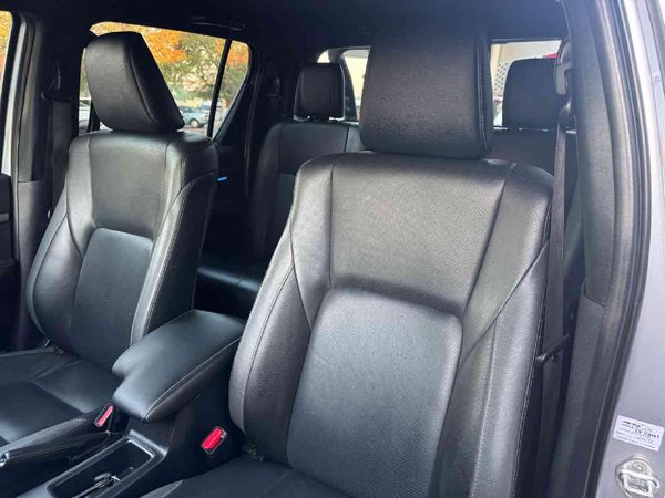 2025-Toyota-Hilux-28-GD-6-Raised-Body-Legend-4x4-Auto-Double-Cab image:9