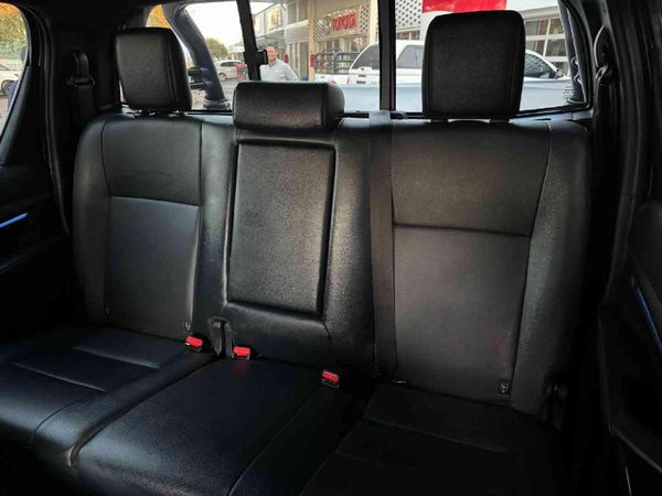 2025-Toyota-Hilux-28-GD-6-Raised-Body-Legend-4x4-Auto-Double-Cab image:10