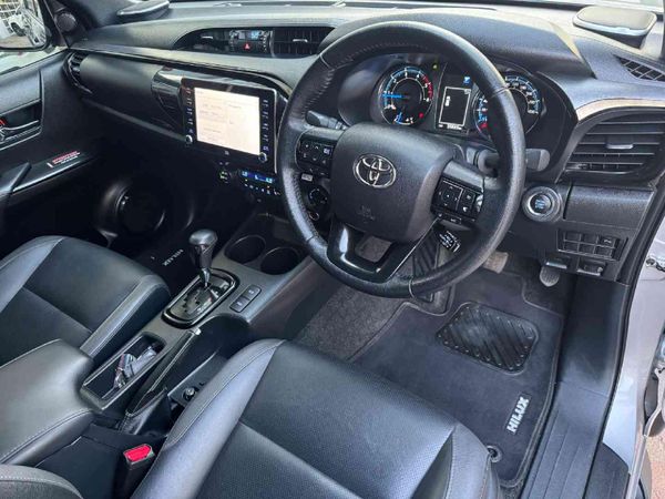2025-Toyota-Hilux-28-GD-6-Raised-Body-Legend-4x4-Auto-Double-Cab image:5
